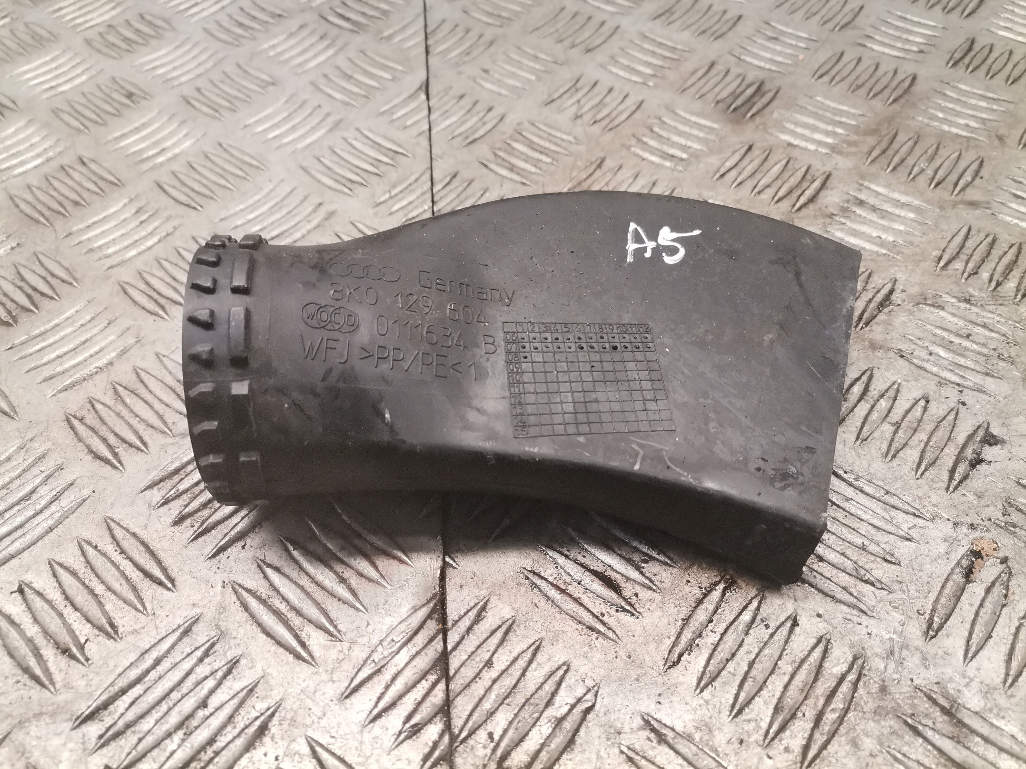 AUDI A5 8T (2007-2016) Air intake duct part 8k0129604 20664535