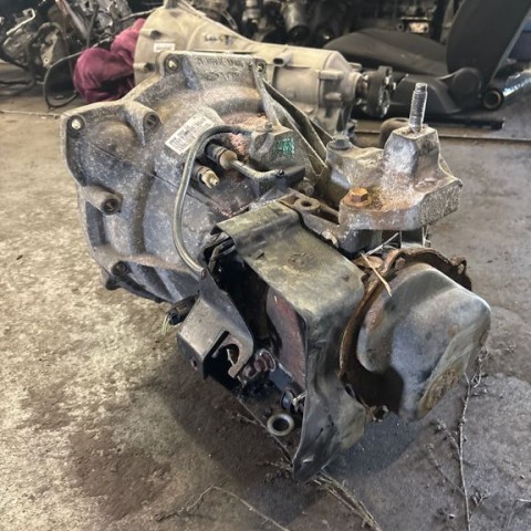 Mechaninė 5 pavarų dėžė