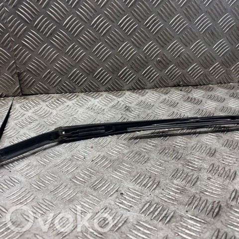 Priekinio stiklo valytuvų kojelė