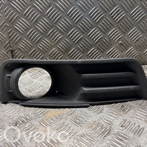 Декоративная решётка противотуманной фары