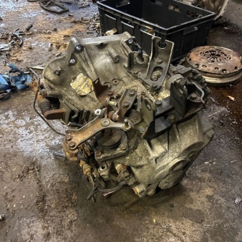 Mechaninė 5 pavarų dėžė