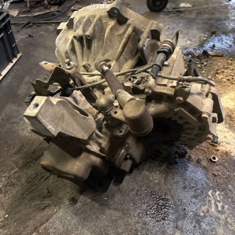Mechaninė 5 pavarų dėžė
