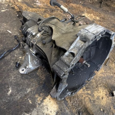 Mechaninė 5 pavarų dėžė