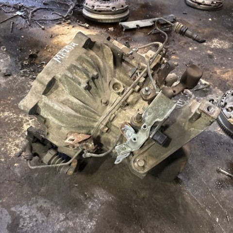 Mechaninė 5 pavarų dėžė