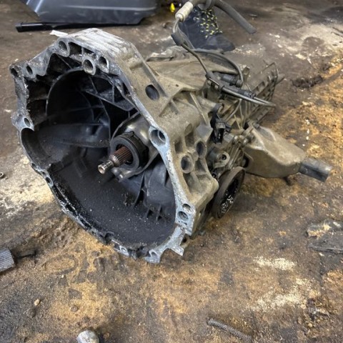 Mechaninė 5 pavarų dėžė