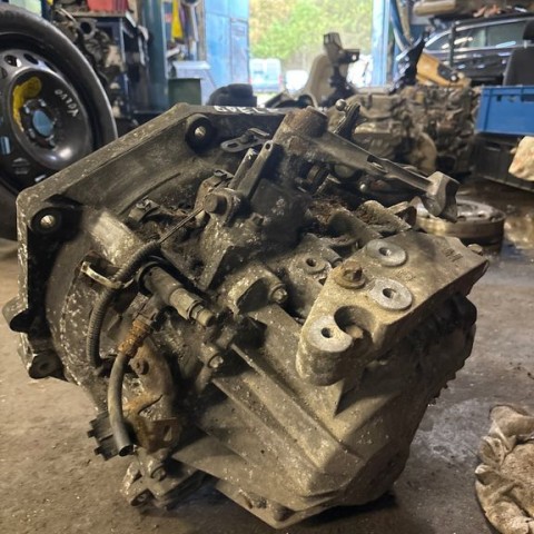 Mechaninė 6 pavarų dėžė